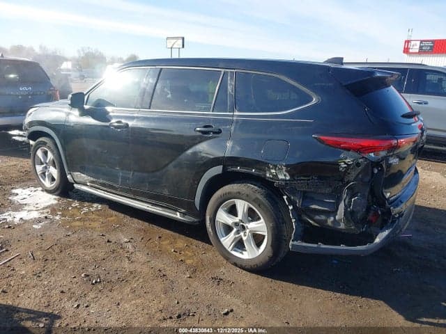 2021 TOYOTA HIGHLANDER LE 3
