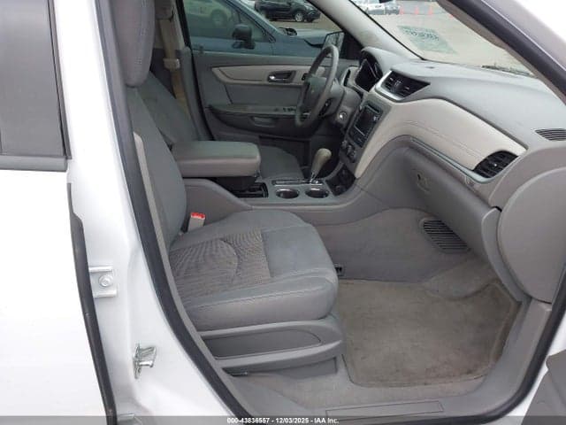 2017 CHEVROLET TRAVERSE LS 5