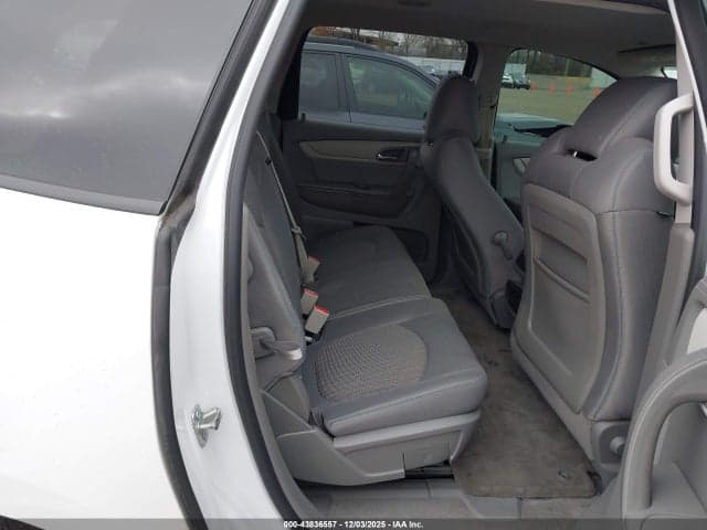 2017 CHEVROLET TRAVERSE LS 8