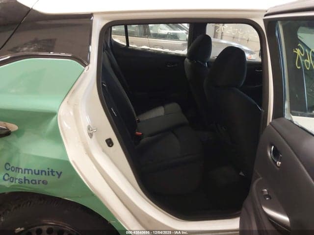 2023 NISSAN LEAF S 40 KWH 8