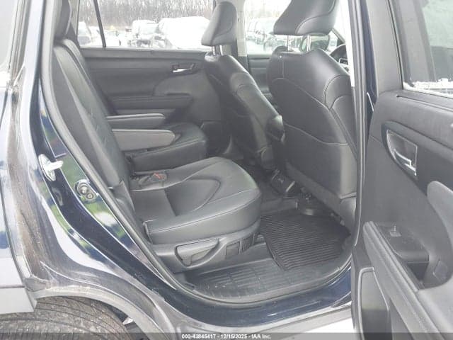 2023 TOYOTA HIGHLANDER XLE 8