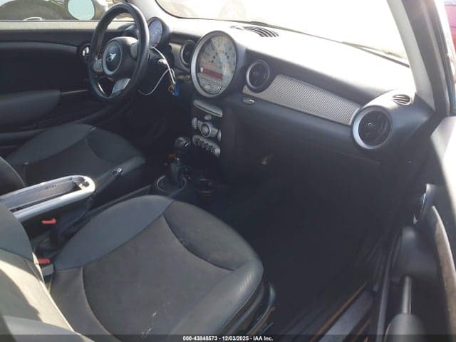 2009 MINI COOPER 5