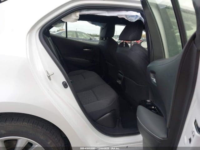 2025 TOYOTA COROLLA SE 8