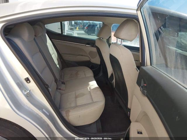 2017 HYUNDAI ELANTRA SE 8