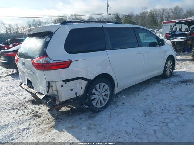 2017 TOYOTA SIENNA LE 7 PASSENGER 4