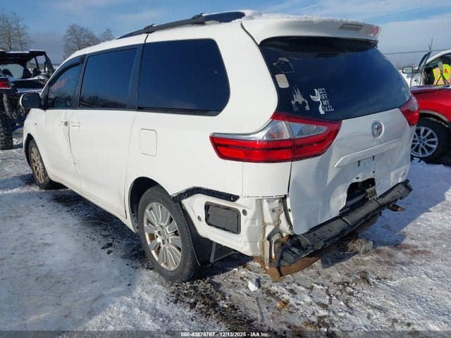 2017 TOYOTA SIENNA LE 7 PASSENGER 6