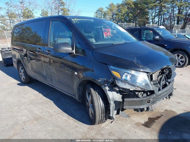 2017 MERCEDES-BENZ METRIS