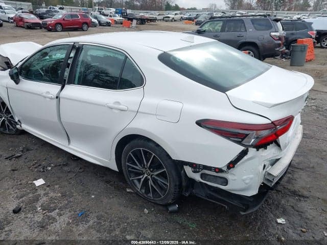 2021 TOYOTA CAMRY SE 3