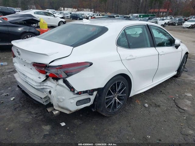 2021 TOYOTA CAMRY SE 4