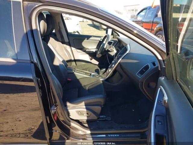 2017 VOLVO XC60 T5 5