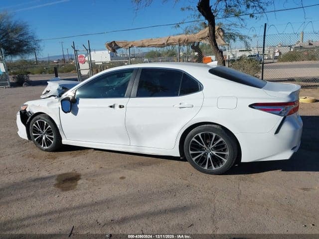 2020 TOYOTA CAMRY SE 14