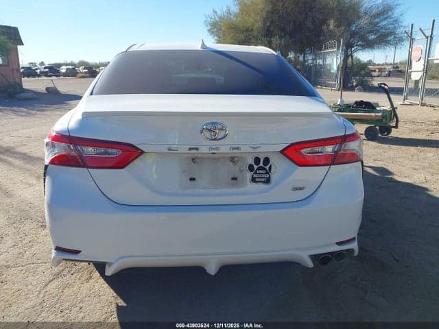2020 TOYOTA CAMRY SE 16