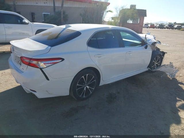 2020 TOYOTA CAMRY SE 4