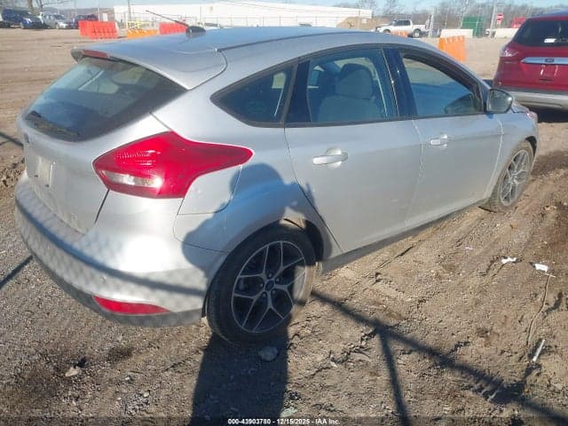 2017 FORD FOCUS SEL 4