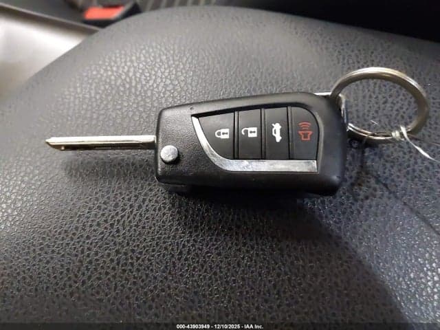 2021 TOYOTA CAMRY SE 11