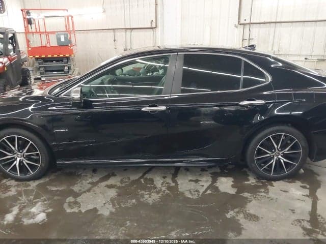 2021 TOYOTA CAMRY SE 14