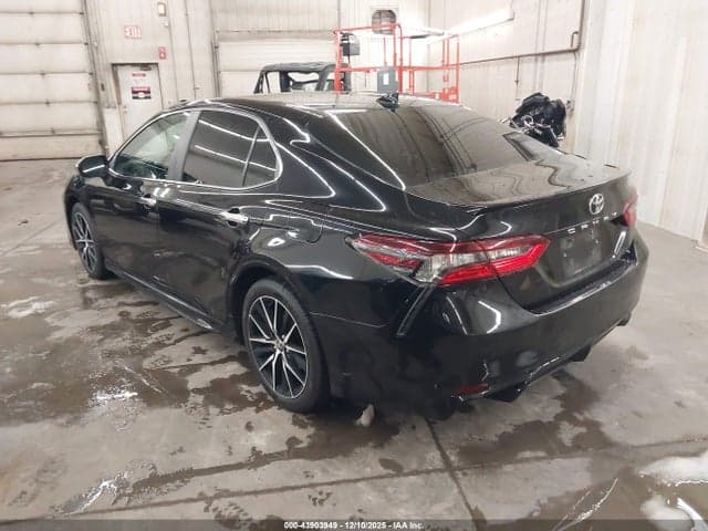 2021 TOYOTA CAMRY SE 3