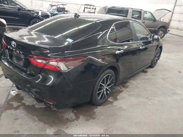 2021 TOYOTA CAMRY SE 4