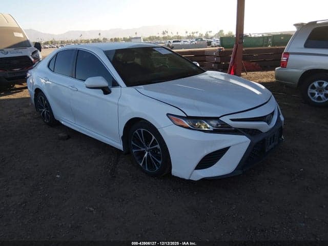 2018 TOYOTA CAMRY SE
