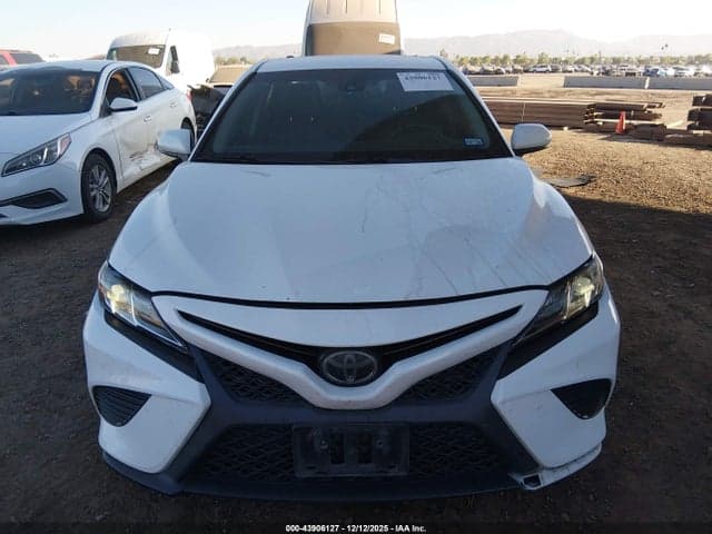 2018 TOYOTA CAMRY SE 12