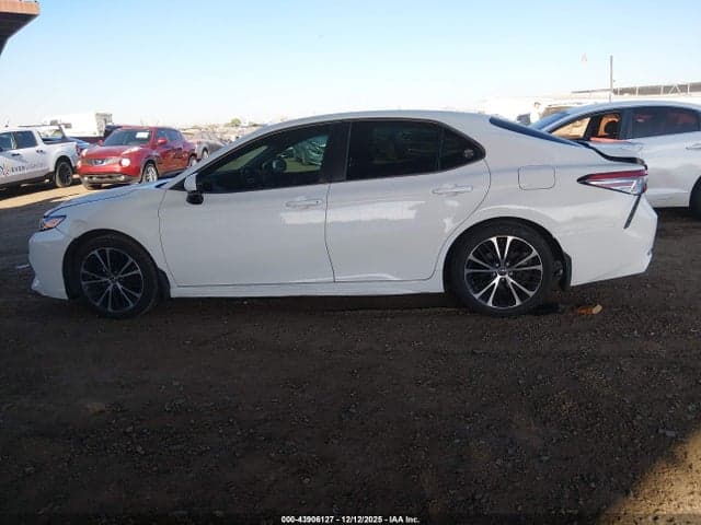 2018 TOYOTA CAMRY SE 14