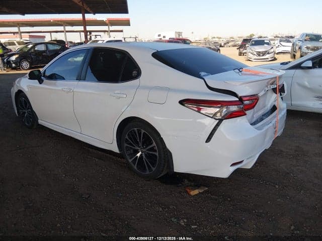 2018 TOYOTA CAMRY SE 3