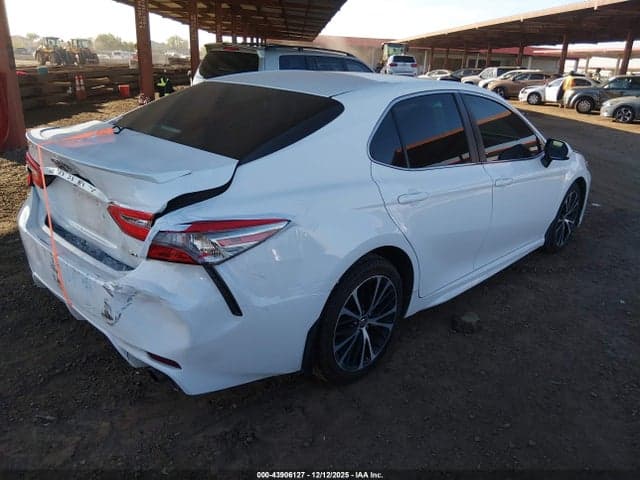 2018 TOYOTA CAMRY SE 4
