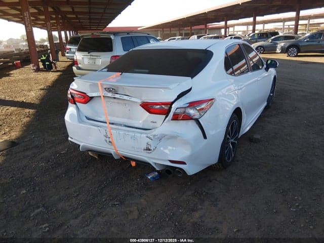 2018 TOYOTA CAMRY SE 6