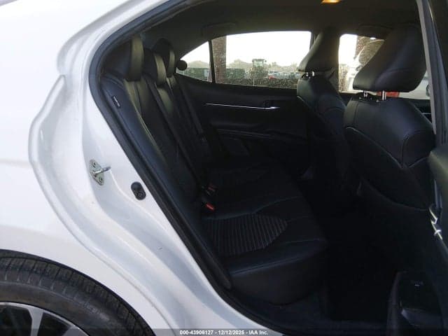 2018 TOYOTA CAMRY SE 8
