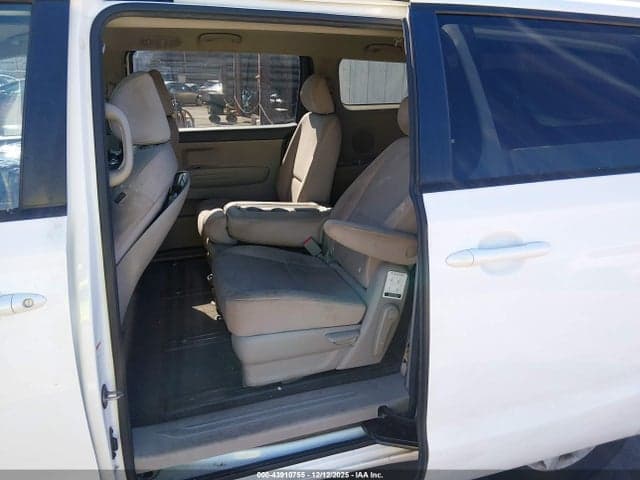2018 KIA SEDONA LX 8