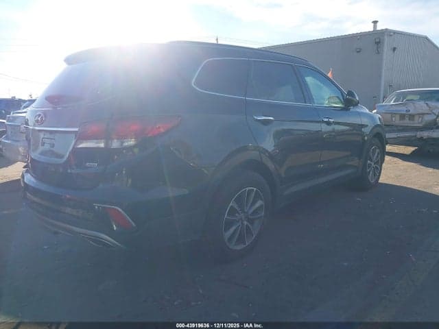 2017 HYUNDAI SANTA FE SE 4