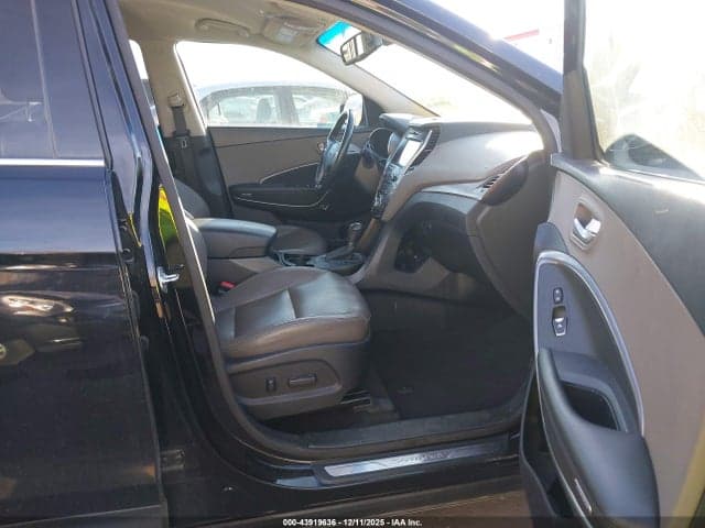 2017 HYUNDAI SANTA FE SE 5