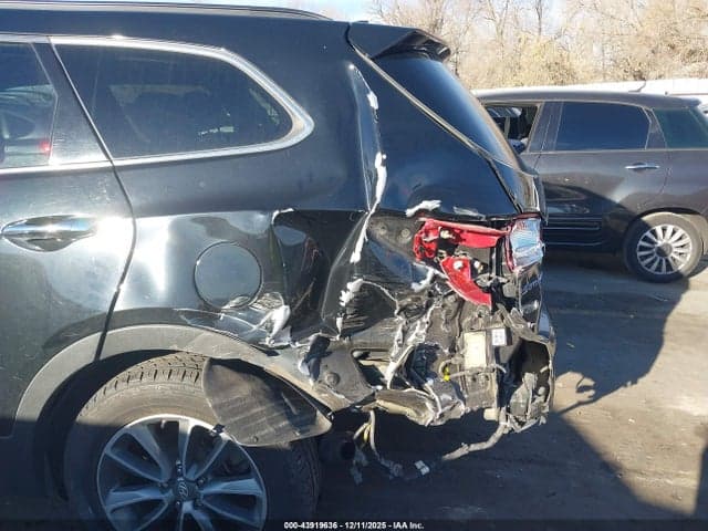 2017 HYUNDAI SANTA FE SE 6