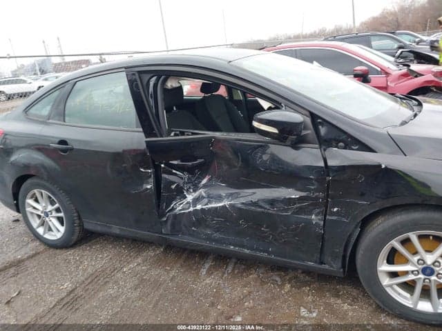 2017 FORD FOCUS SE 12