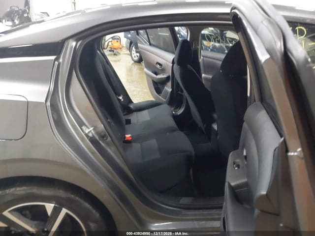 2025 NISSAN SENTRA SV 8