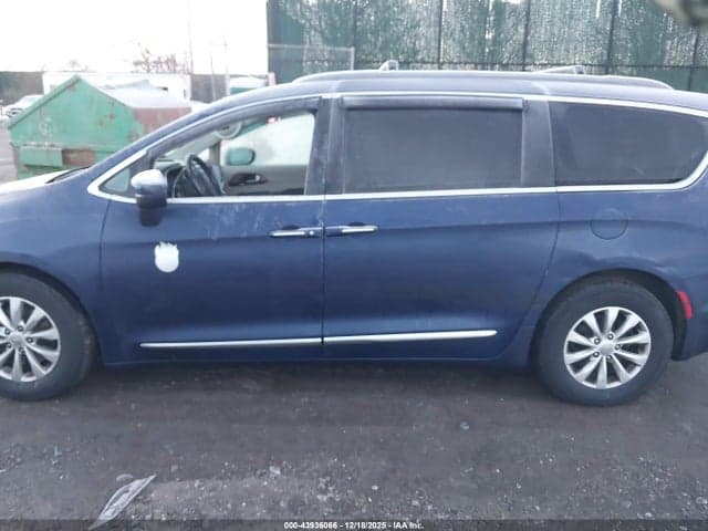 2017 CHRYSLER PACIFICA TOURING-L 14