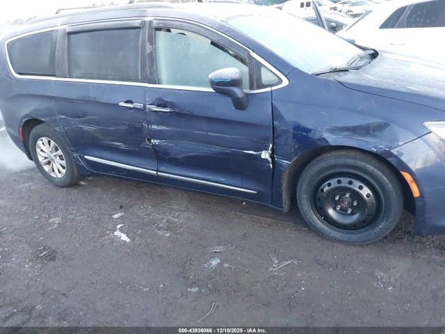 2017 CHRYSLER PACIFICA TOURING-L 6