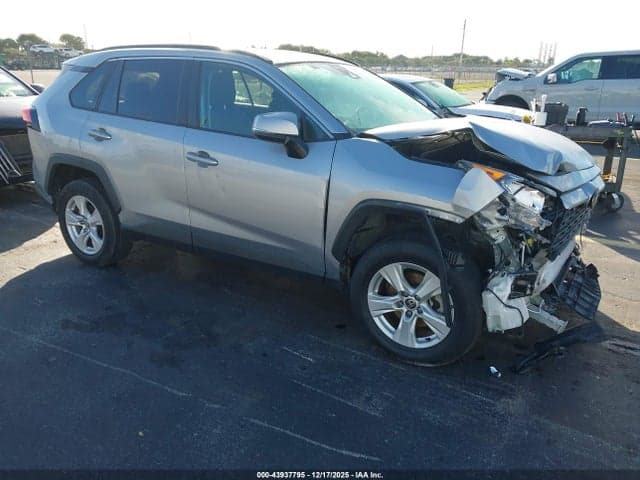2021 TOYOTA RAV4 XLE 1