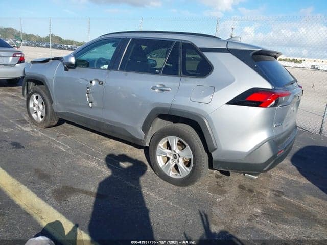 2021 TOYOTA RAV4 XLE 3