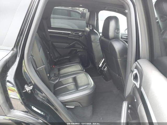 2017 PORSCHE CAYENNE PLATINUM 8
