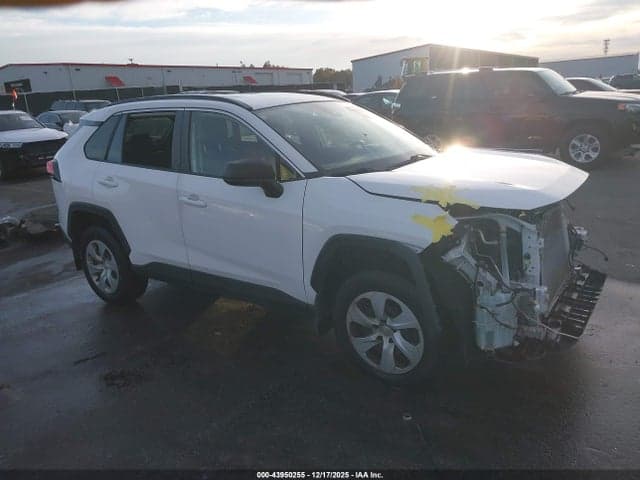 2019 TOYOTA RAV4 LE 1