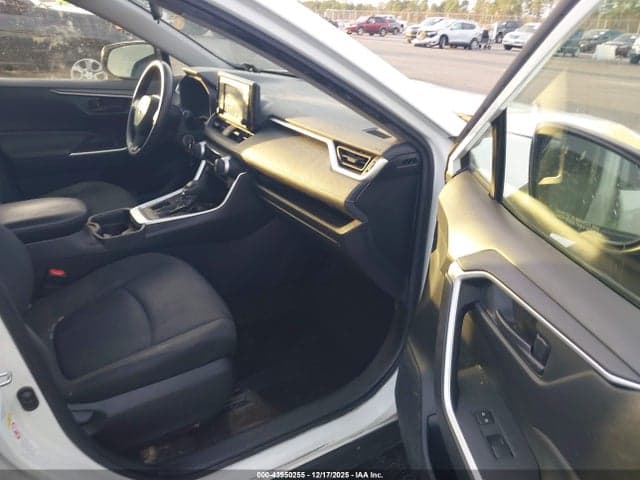 2019 TOYOTA RAV4 LE 5