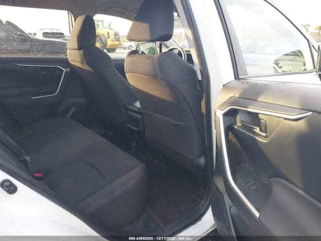 2019 TOYOTA RAV4 LE 8