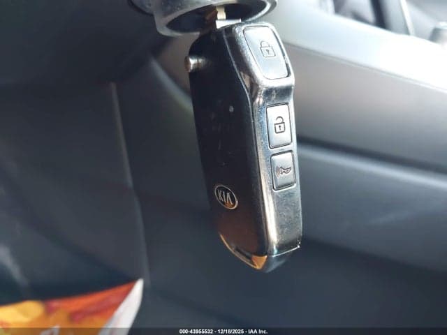 2021 KIA SELTOS S 11
