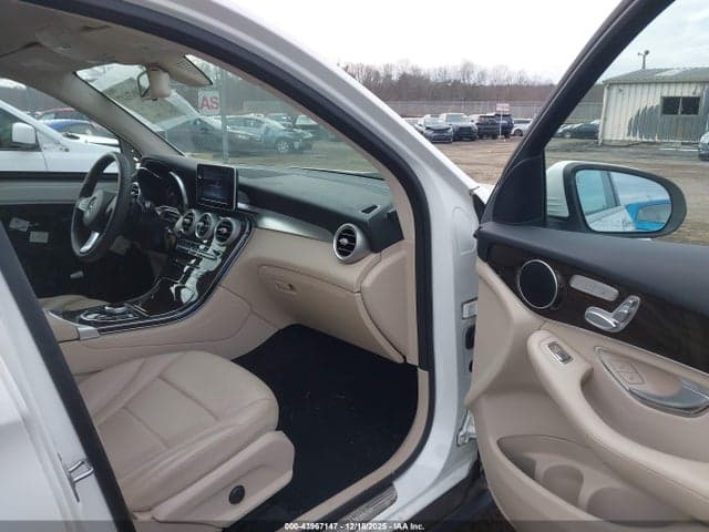 2017 MERCEDES-BENZ GLC 300 5