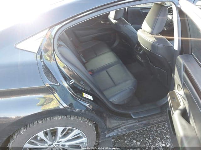 2019 LEXUS ES 300H 8