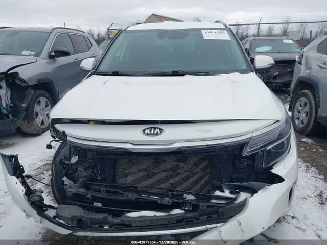 2021 KIA SELTOS S 13