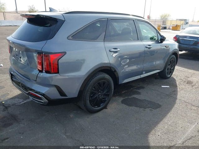 2023 KIA SORENTO S 4