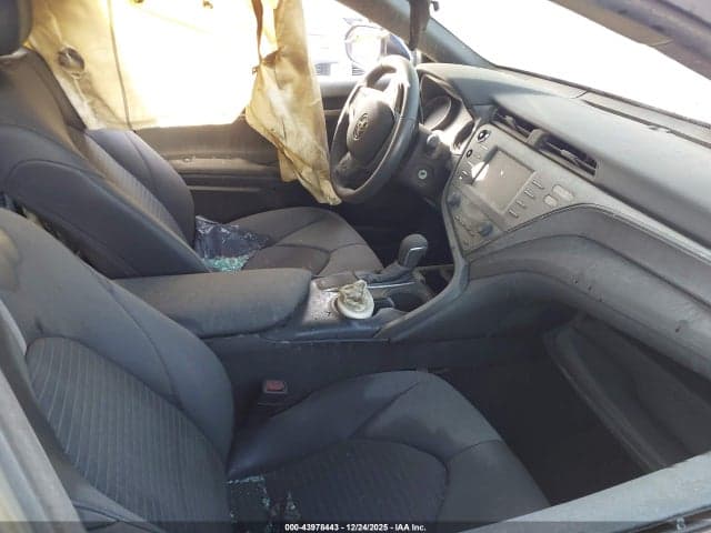 2018 TOYOTA CAMRY SE 5