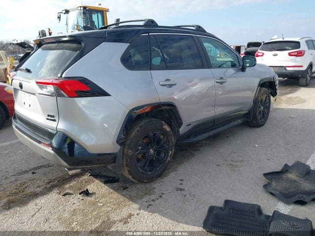 2024 TOYOTA RAV4 HYBRID XSE 4
